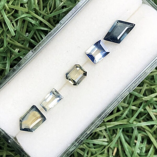 2.62tcw Varied Cut Sapphire Parcel (5pcs) 2.62tcw Varied Cut Sapphire Parcel (5pcs)