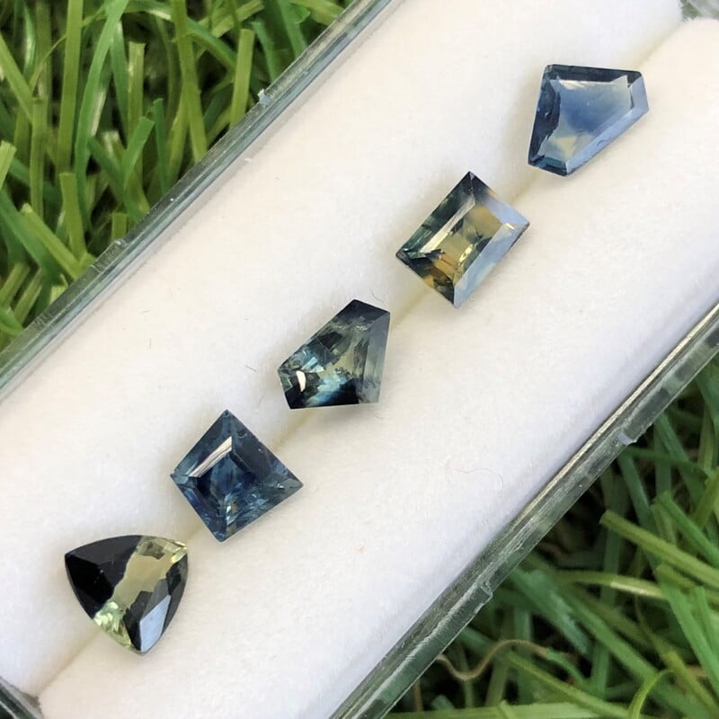 3.27tcw Varied Cut Sapphire Parcel (5pcs) 3.27tcw Varied Cut Sapphire Parcel (5pcs)