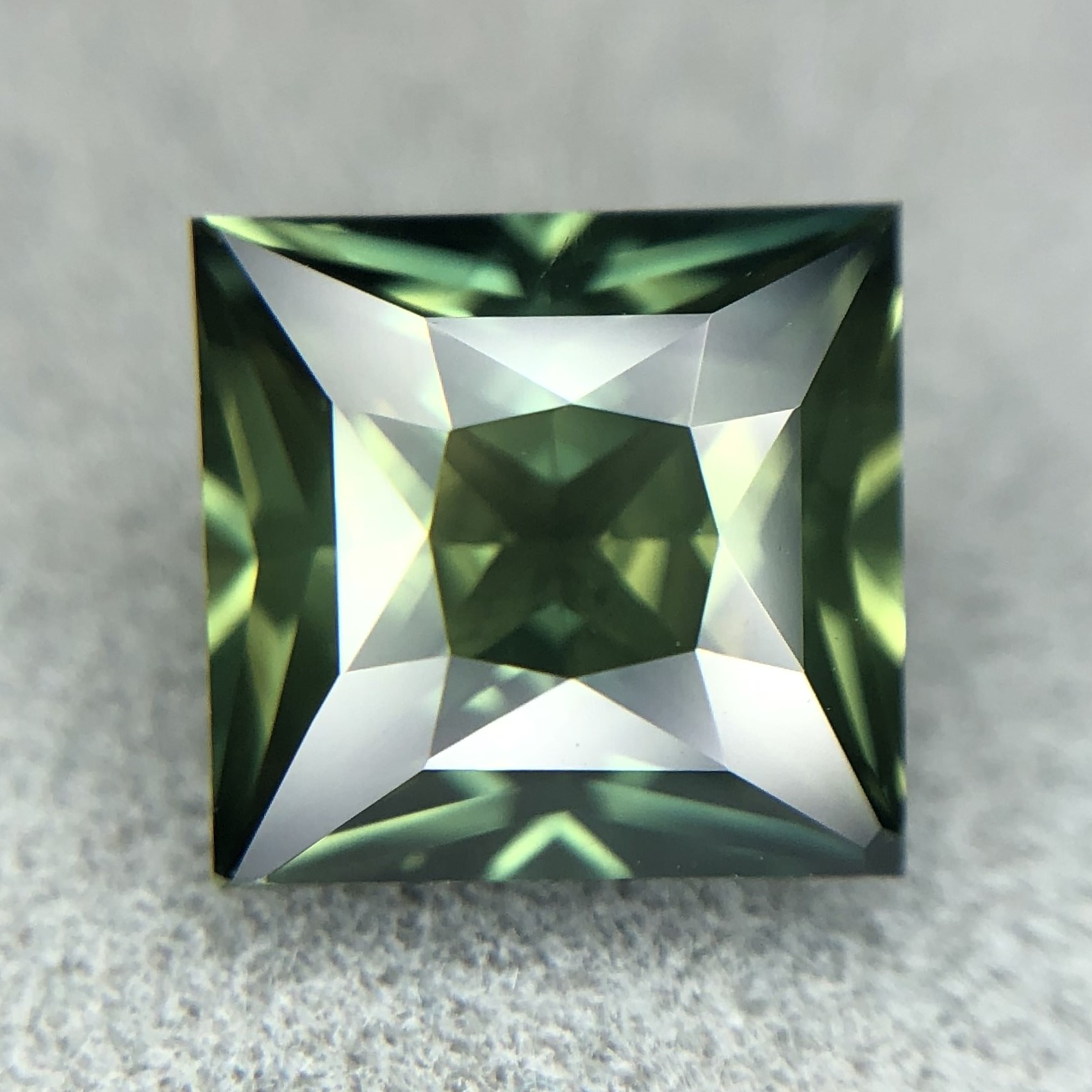 2.68ct Princess Brilliant Cut Sapphire 2.68ct Princess Brilliant Cut Sapphire