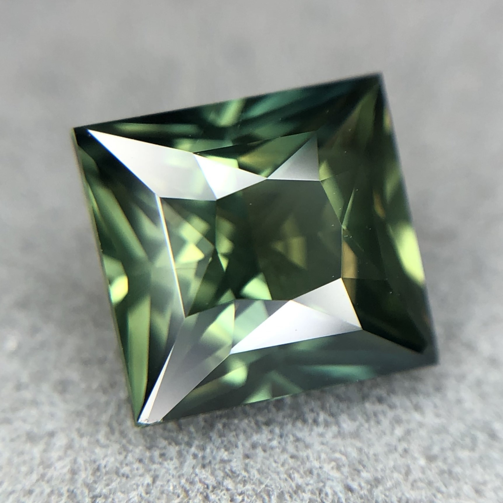 2.68ct Princess Brilliant Cut Sapphire 2.68ct Princess Brilliant Cut Sapphire