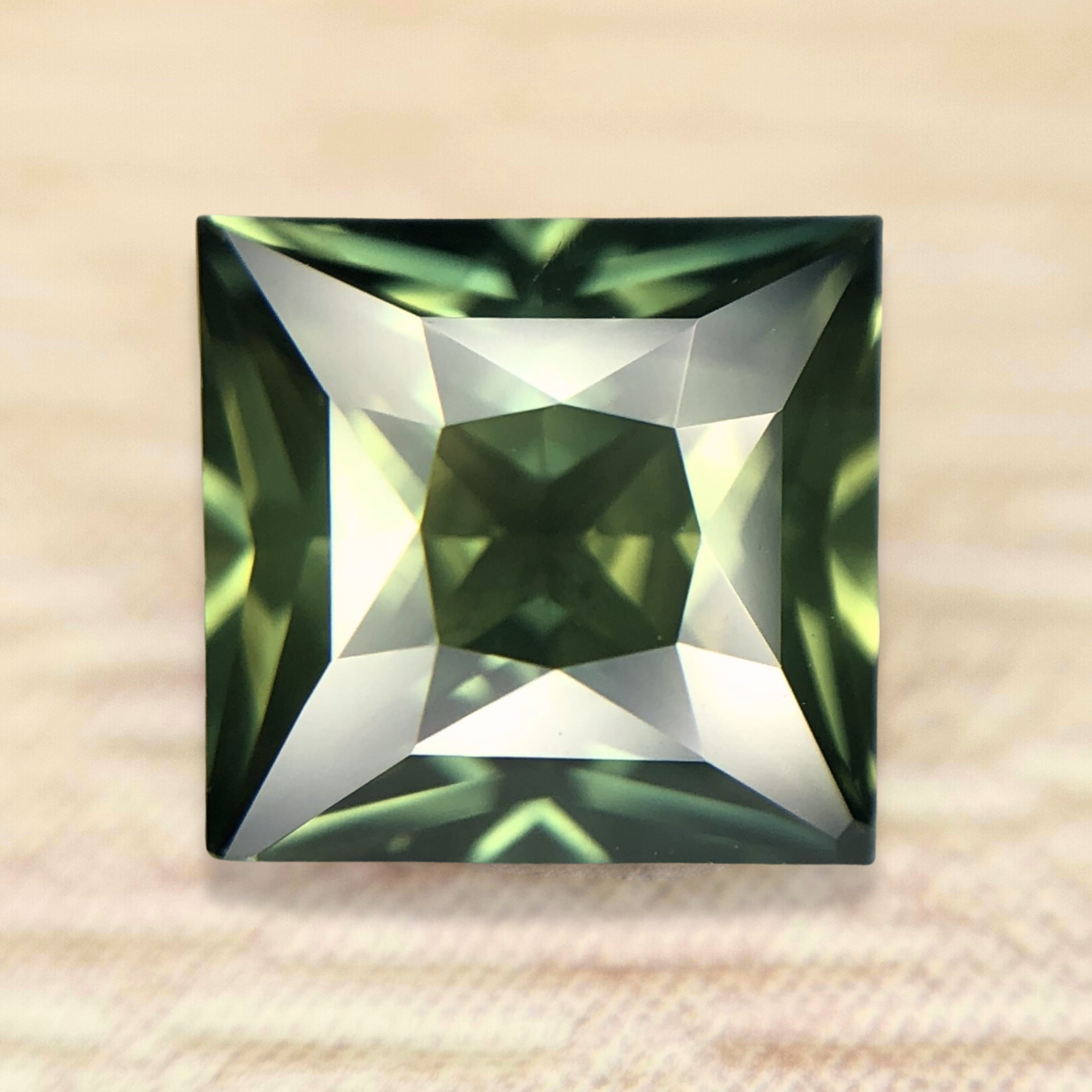 2.68ct Princess Brilliant Cut Sapphire 2.68ct Princess Brilliant Cut Sapphire