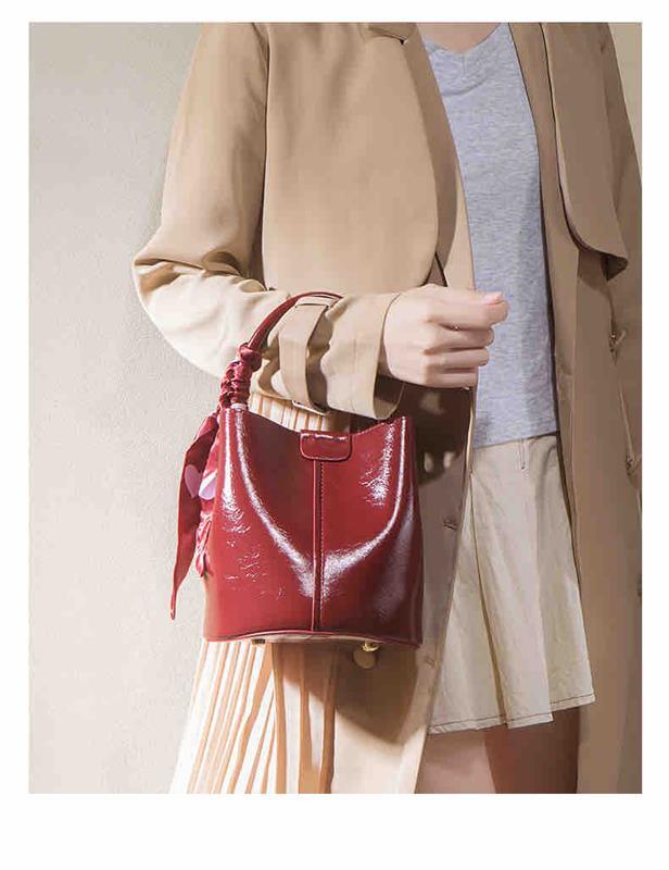 RETRO BUCKET BAG SOFT LEATHER
