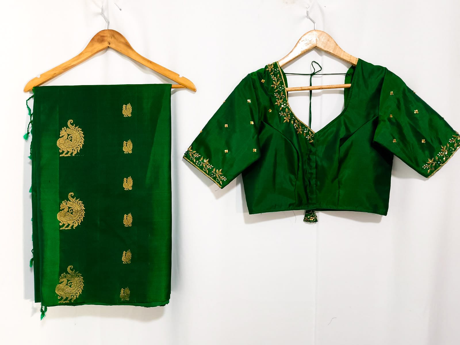 N579: Ready To Ship Beautiful Saree In With Stitched Blouse