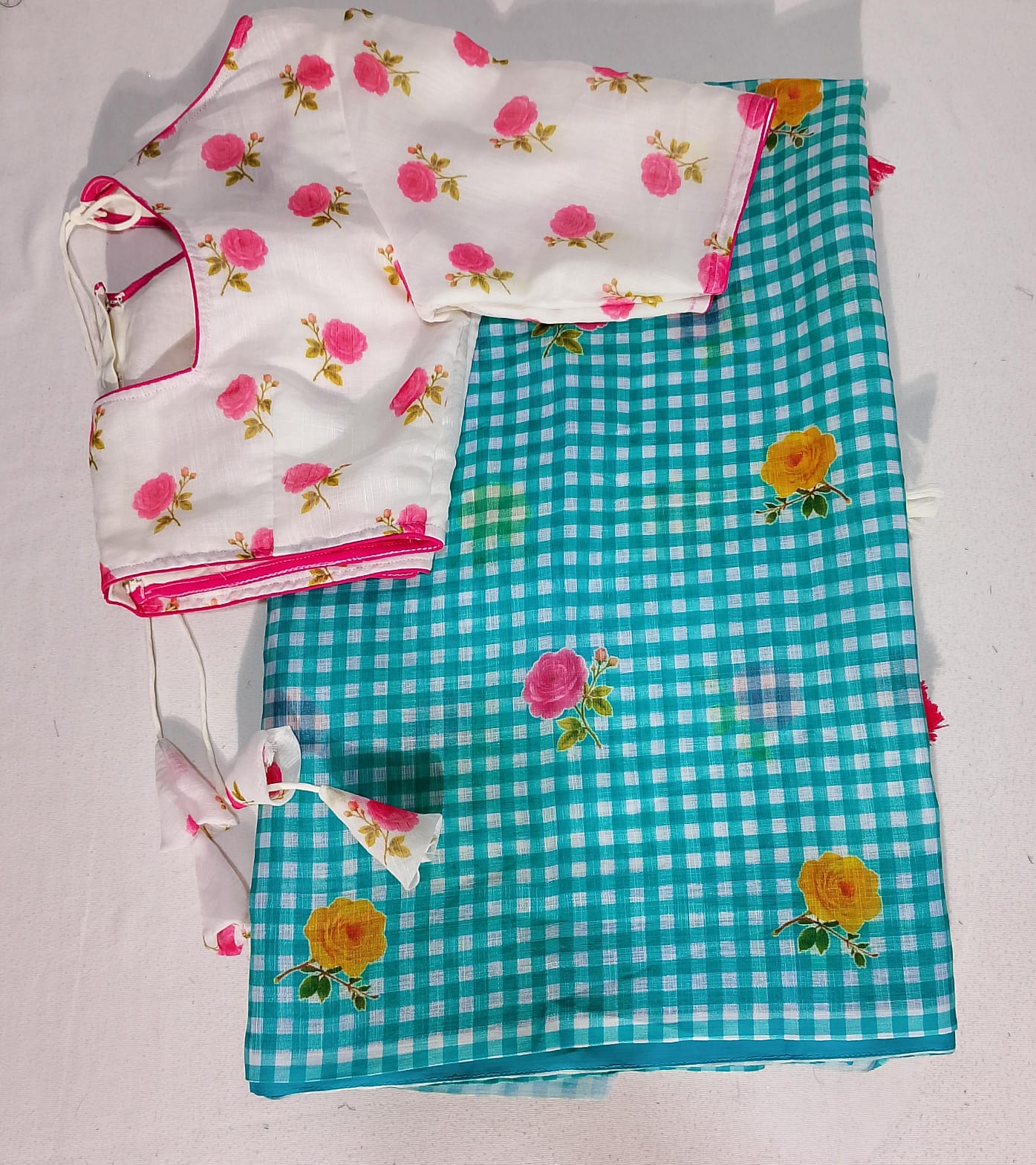 N436: Ready To Ship Beautiful Lenin Checkes Saree With Stitched Blouse