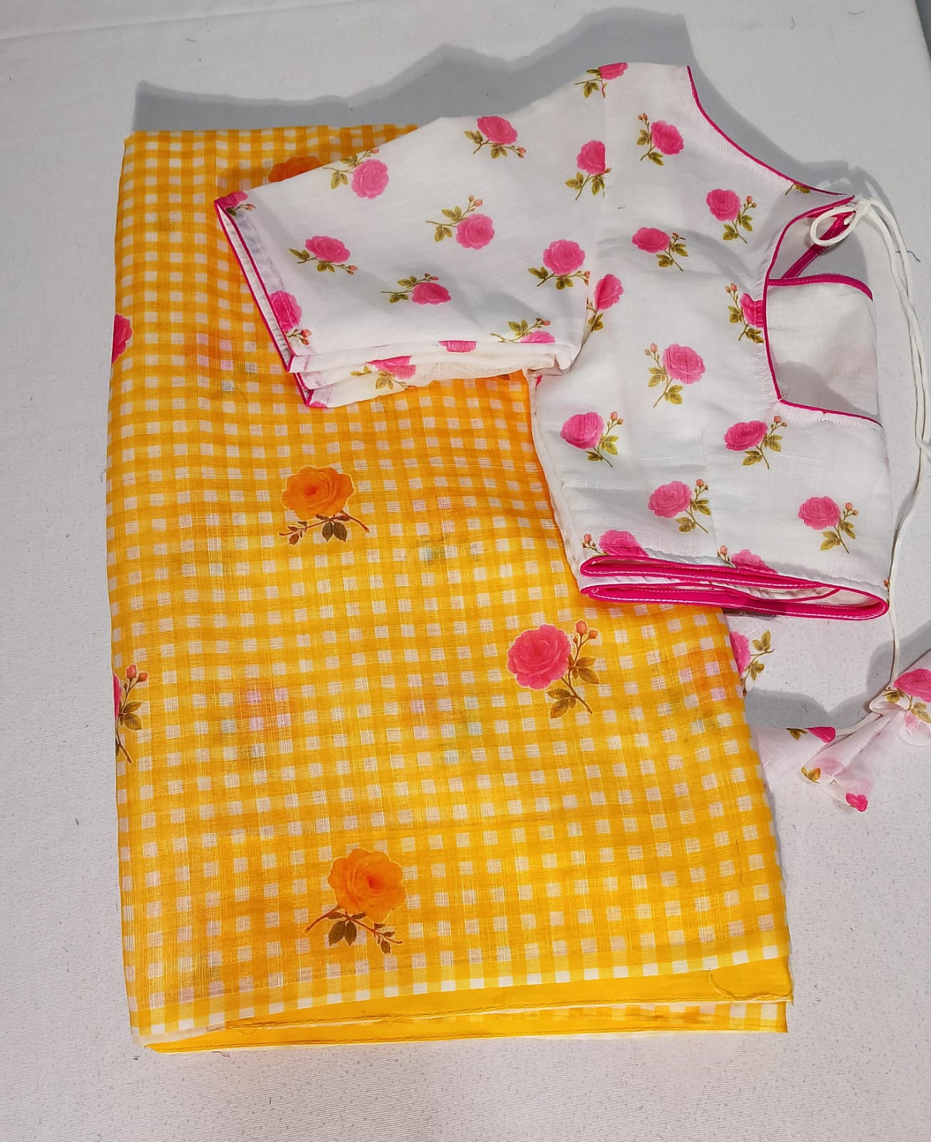 N433: Ready To Ship Beautiful Lenin Checkes Saree With Stitched Blouse
