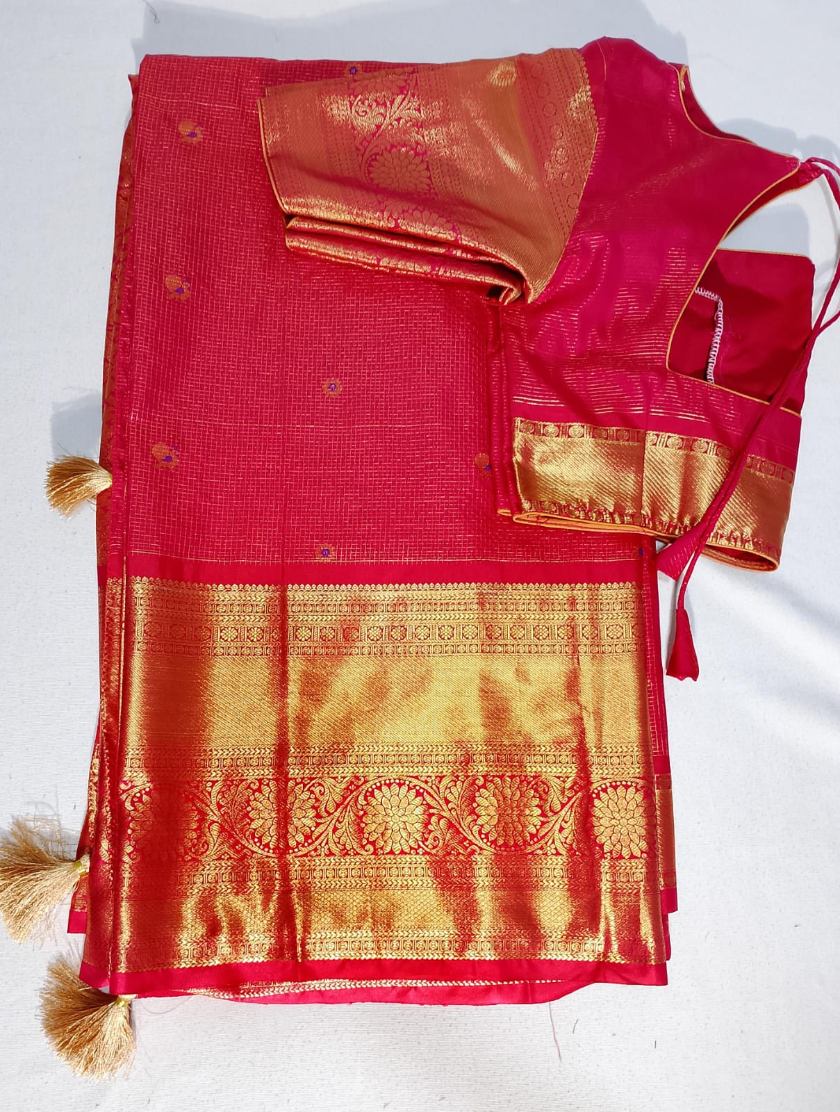 N490: Ready To Ship Beautiful Gadwal Saree With Stitched Blouse