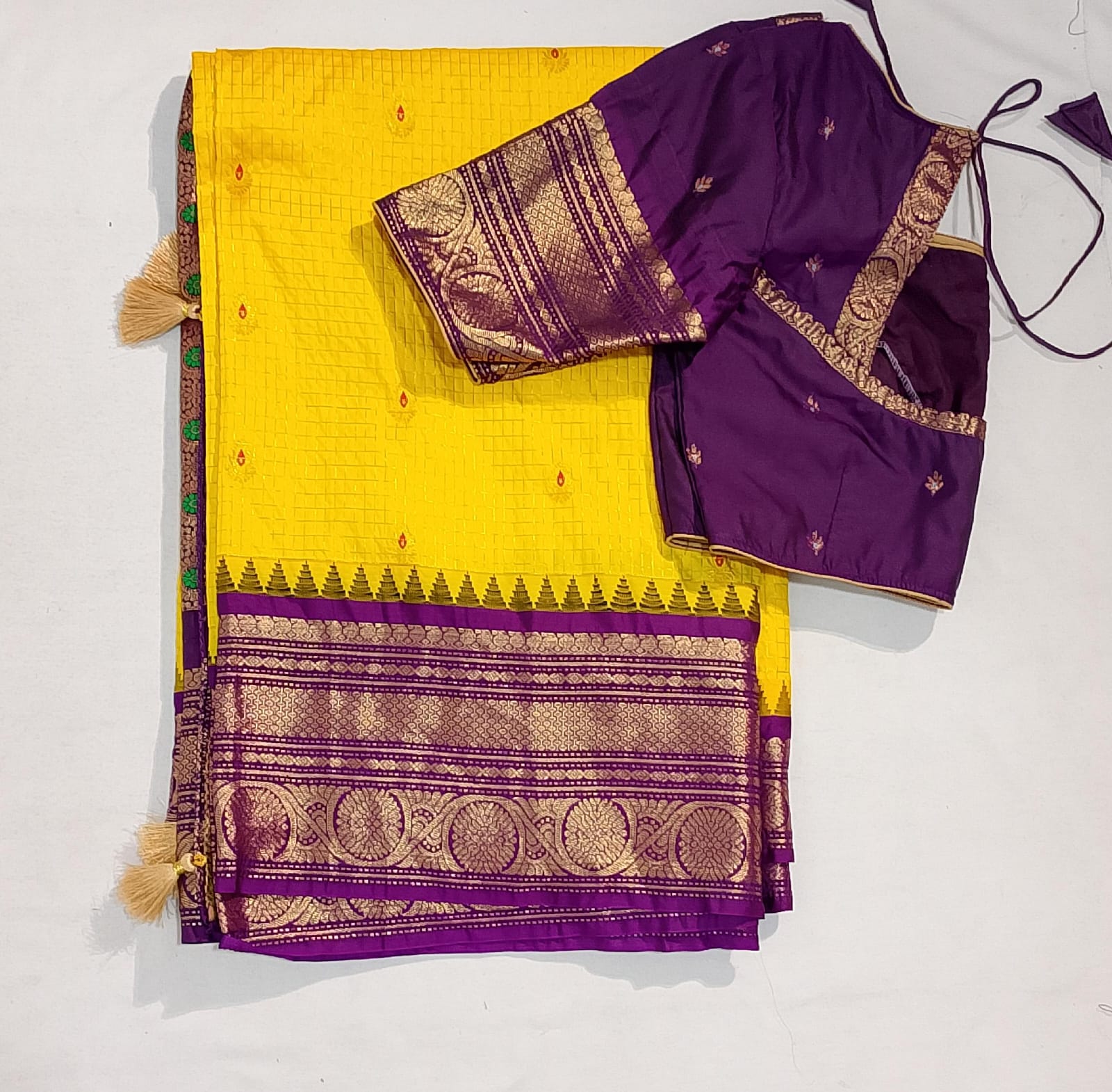 N133: Ready To Ship Beautiful Saree With Stitched Blouse