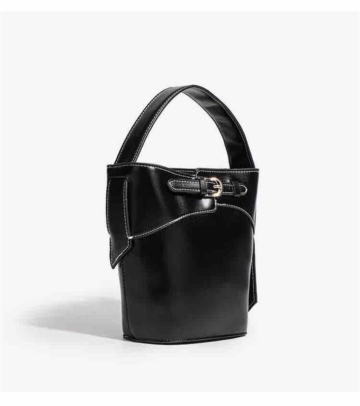 Z HAND BUCKET BAG BLACK