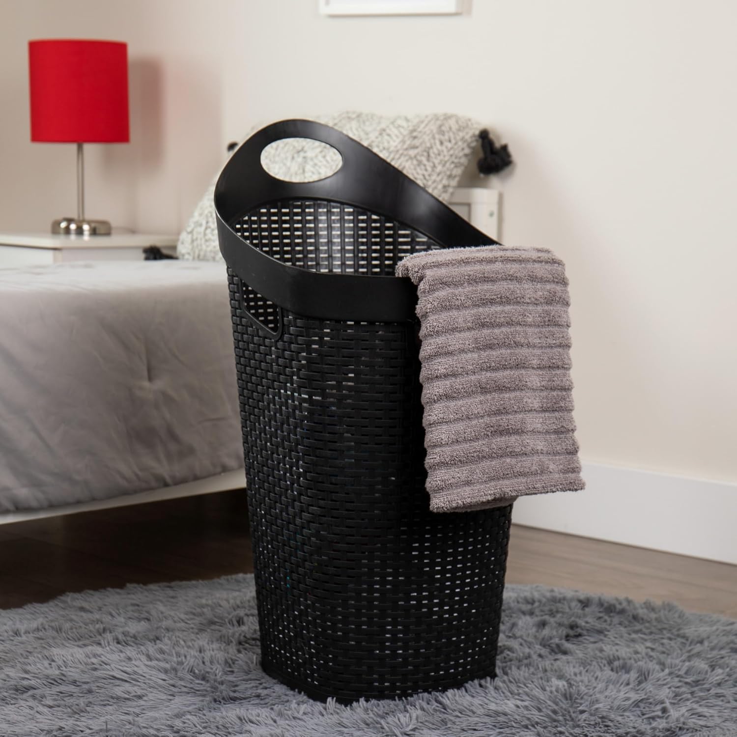 MIND READER 60L Rolling Laundry Hamper, Wicker-Style Plastic, Wheels