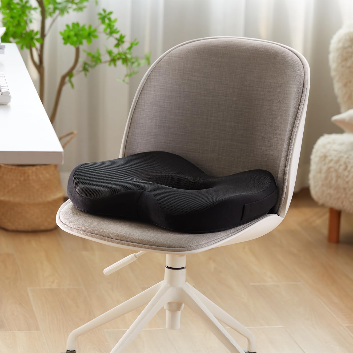 Mount-It! Office Seat Cushion, Premium Ergonomic Memory Foam with Cooling Gel