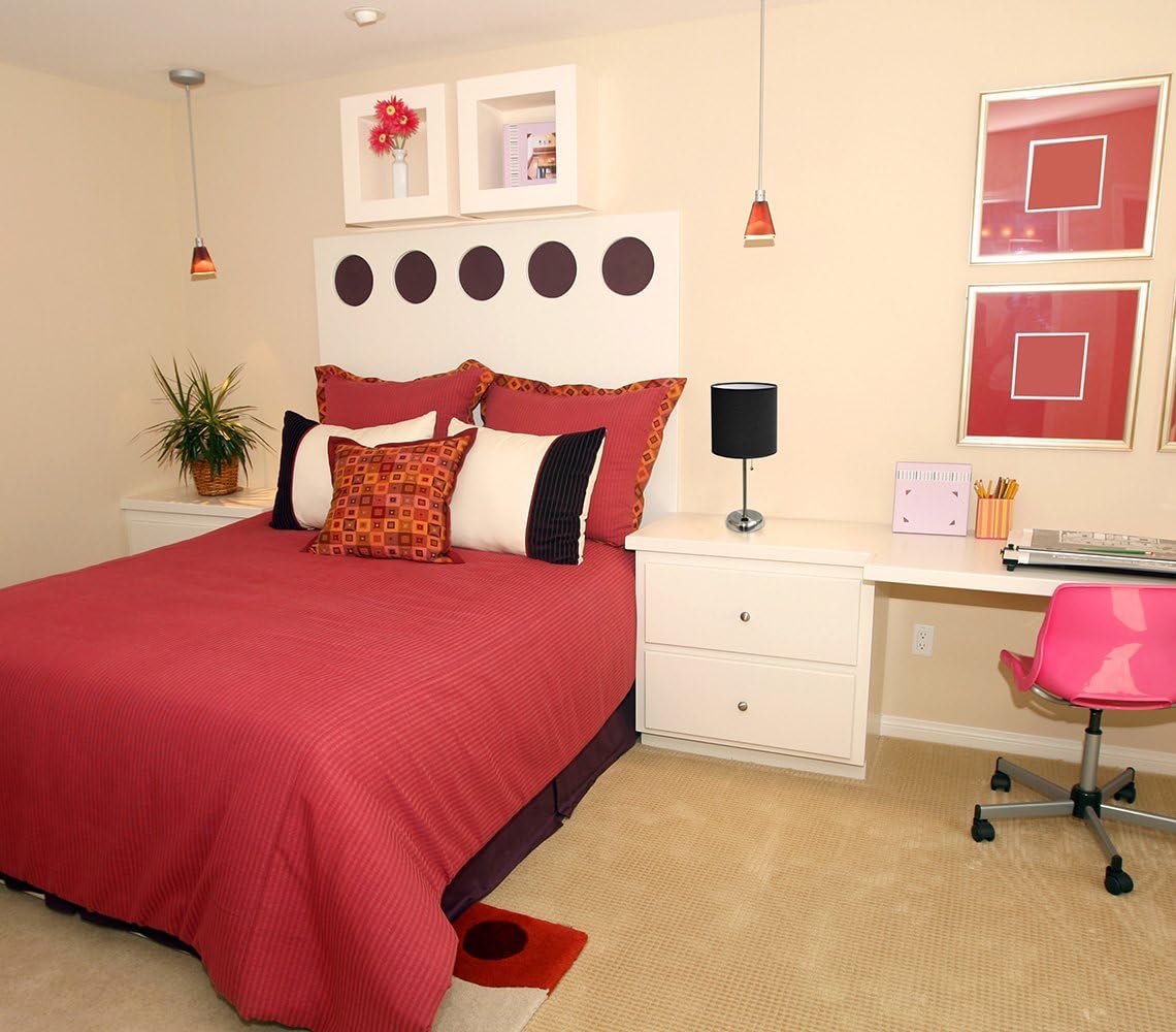LIMELIGHTS Simple Designs LT2024 Stick Table Lamp with Charging Outlet and Drum Fabric Shade