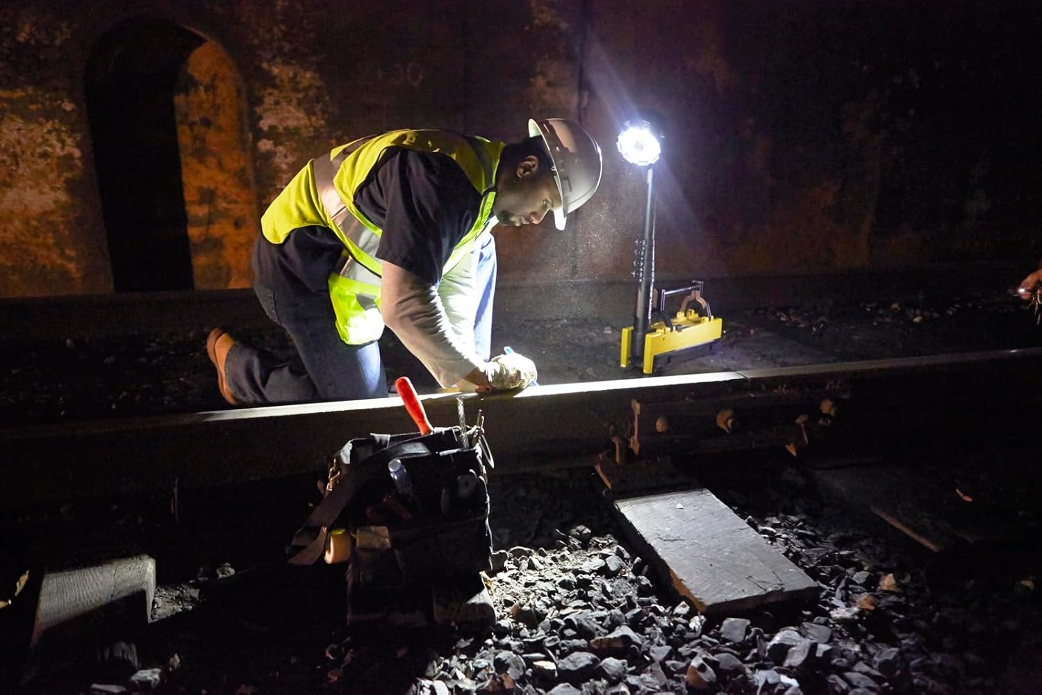 Streamlight 45670 Portable Scene Light 10,000-Lumen Portable and Collapsible Flood Light with Heavy-Duty Shoulder Strap