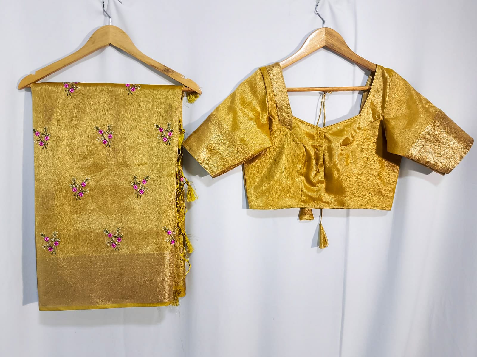 N754:Ready To Ship Beautiful Soft Tissue Silk Saree With Stitched Blouse N754:Ready To Ship Beautiful Soft Tissue Silk Saree With Stitched Blouse