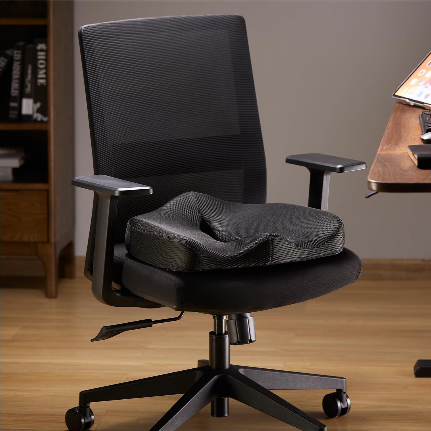 Mount-It! Office Seat Cushion, Premium Ergonomic Memory Foam with Cooling Gel