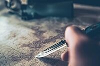 OUTDOOR EDGE 3.5" RazorLite EDC Pocket Knife with Replaceable Blades and Clip