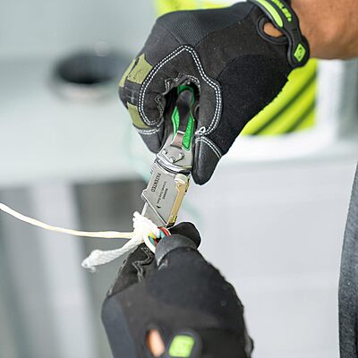 Greenlee 0652-22 8.9" Folding Utility Knife with Retractable 3-Position Serrated Blade, Silver/Green