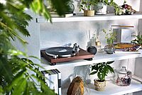 Audio-Technica LPW50BTRW wireless Belt-drive turntable