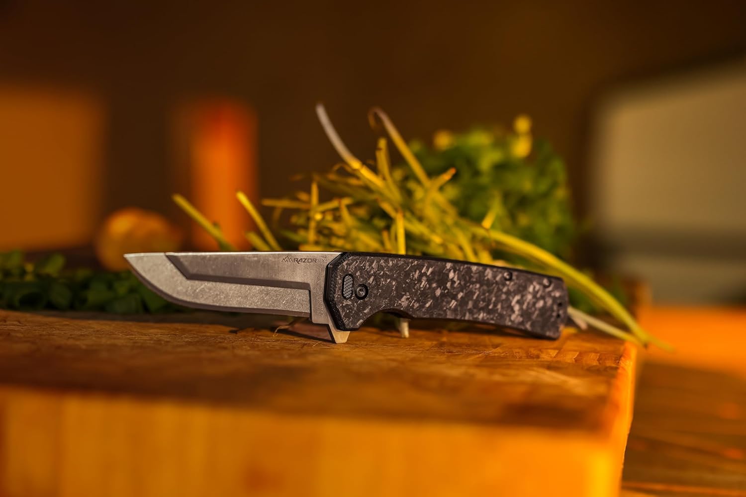 OUTDOOR EDGE Razor VX5 | Replaceable Blade EDC Folding Pocket Knife | 3" Blade, Ceramic Ball Bearings, Carbon Fiber Handle