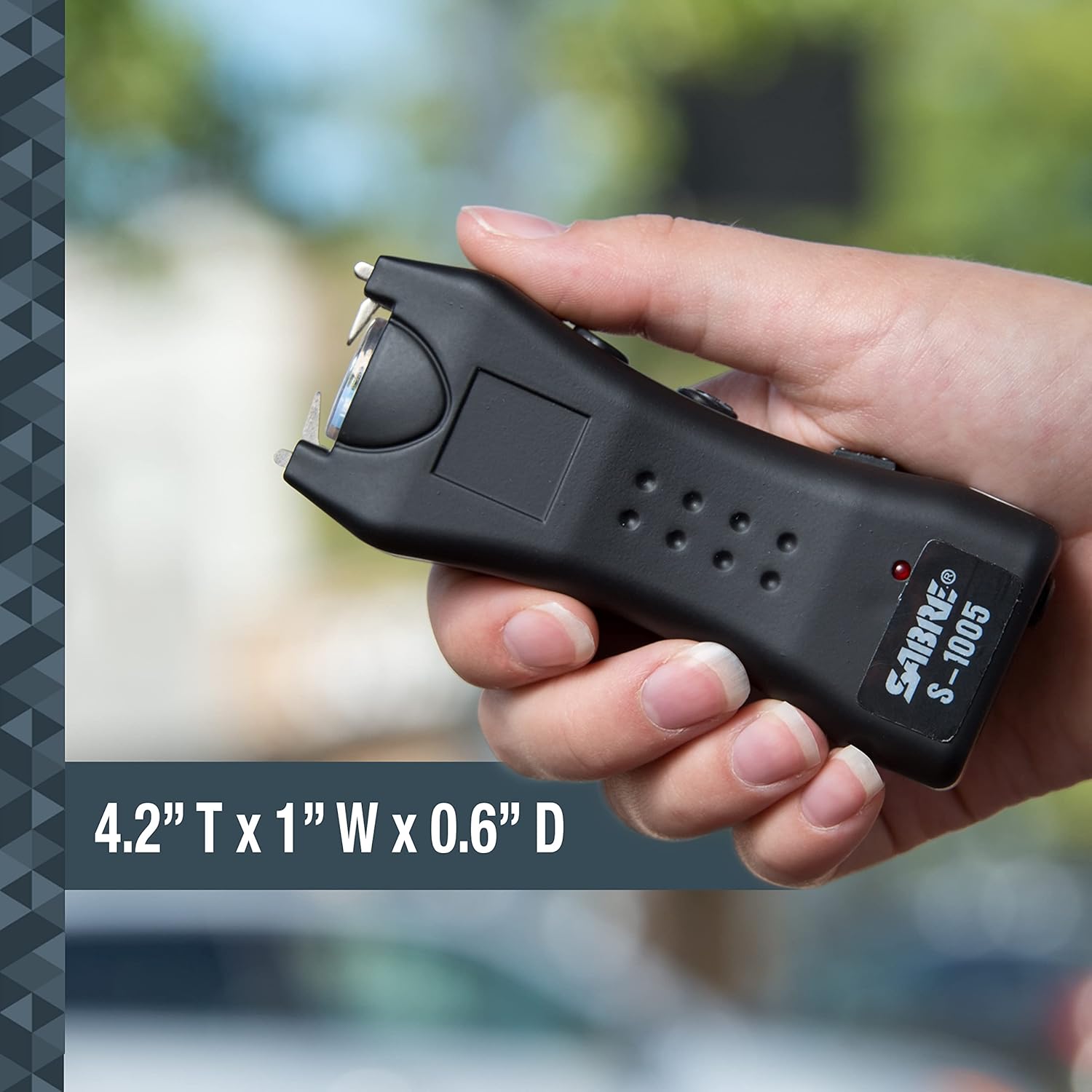 SABRE Self-Defense Kit with Pepper Spray and Stun Gun with Flashlight, 25 Bursts, 10-Foot (3-Meter) Range, Painful µC Charge