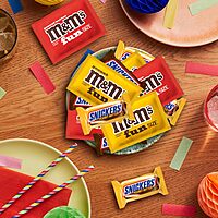 M&M'S Chocolate Candy and SNICKERS Fun Size Peanut and Peanut Butter Choclate Variety Assortment Candy Packs , 22.66 Oz Bulk Bag 1.97 Pound (Pack of 1)