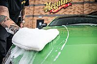 Meguiar's X3002 Microfiber Wash Mitt, Super-Thick, Reusable Wash Mitt for Ultimate Finish, Safe on Clear Coats