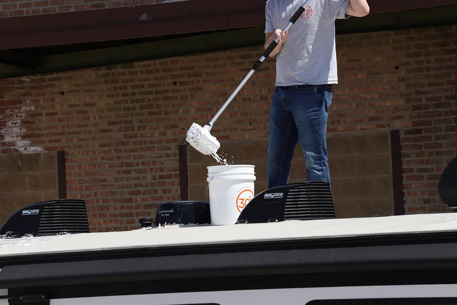 303 Products Rubber Roof Cleaner - Removes Build Up On The Rubber Roofs of RVs, Campers, Pop-Ups, and Motorhomes