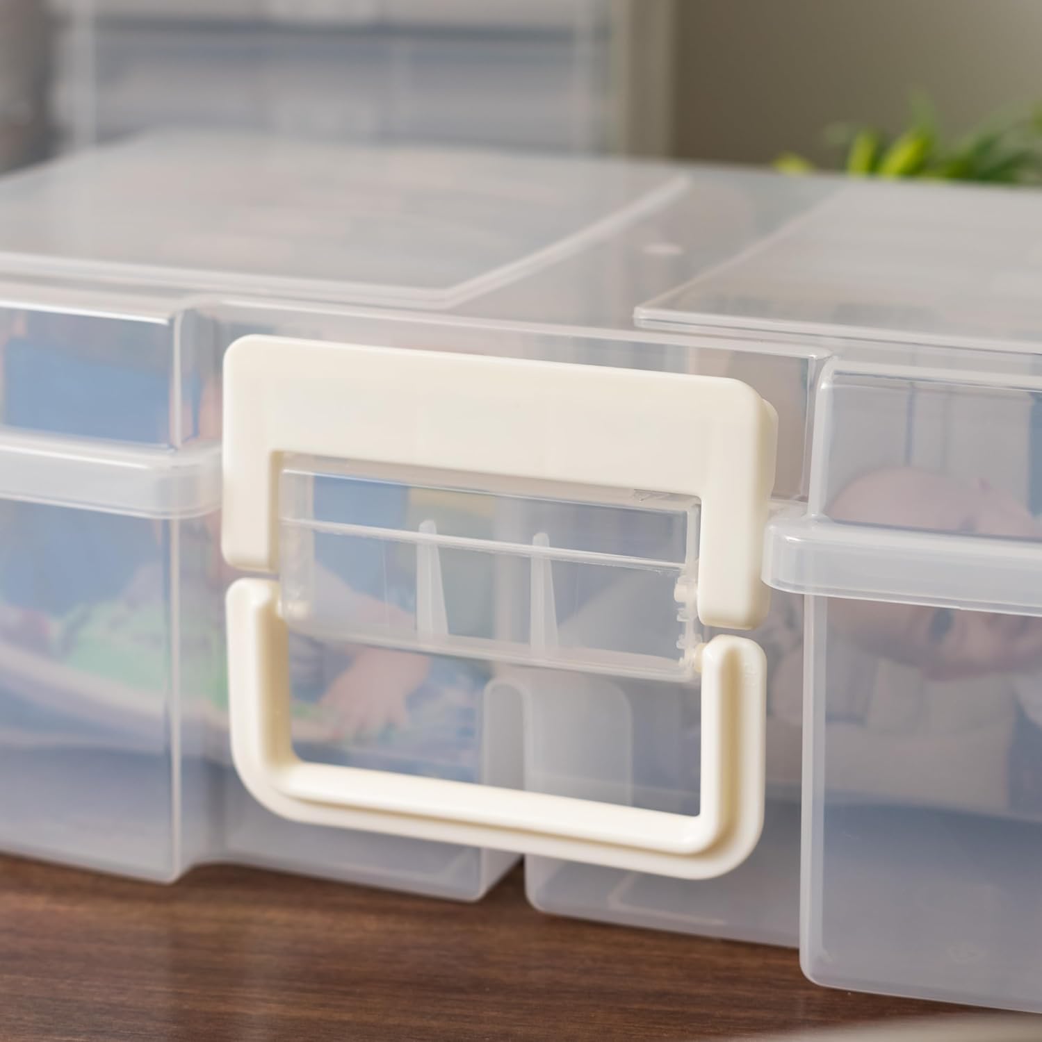 IRIS USA Photo & Craft Keeper with Removable 4" x 6" Inner Cases