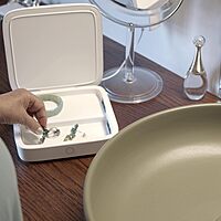 Einova Mundus Pro UV-C Sanitizing Disinfector & Charging Station – 2x10W Qi, 18W USB-A