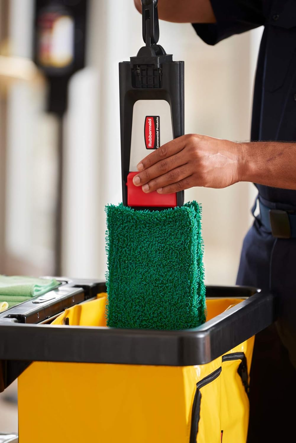 Rubbermaid Commercial Products 18 inch Adaptable Flat Mop Microfiber Pad Green for Janitorial/Professional Cleaners