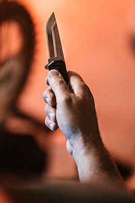 OUTDOOR EDGE Razor VX5 | Replaceable Blade EDC Folding Pocket Knife | 3" Blade, Ceramic Ball Bearings, Carbon Fiber Handle, Reversible Pocket Clip | Outdoor, Camping, Survival, Utility Black