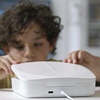 Einova Mundus Pro UV-C Sanitizing Disinfector & Charging Station – 2x10W Qi, 18W USB-A