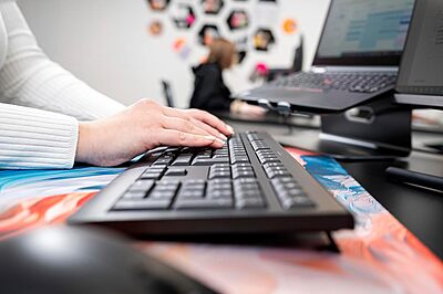 CHERRY DW 3000 - Wireless Keyboard+Mouse Combo - 4 Additional Keys - US Layout - QWERTY Keyboard - GS Approval - Black