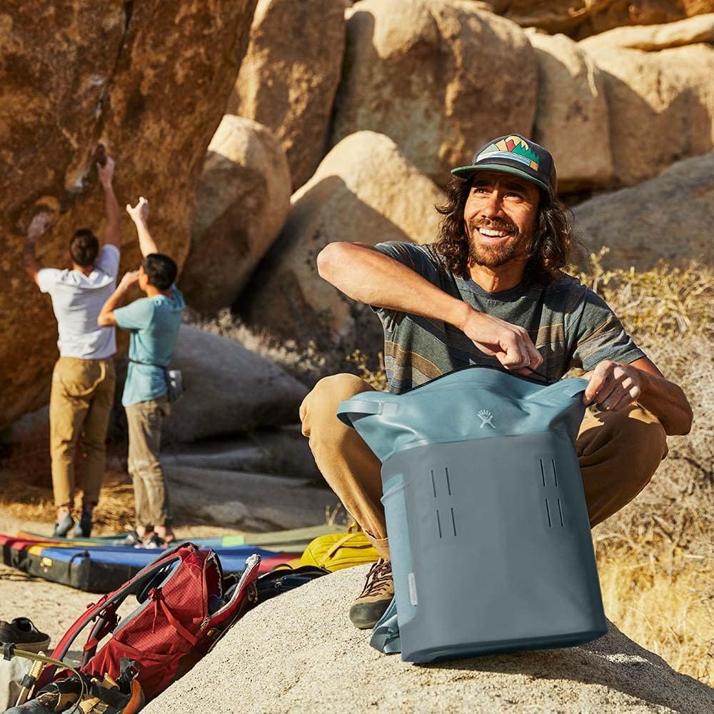 HYDRO FLASK Day Escape Insulated Soft Cooler Backpack