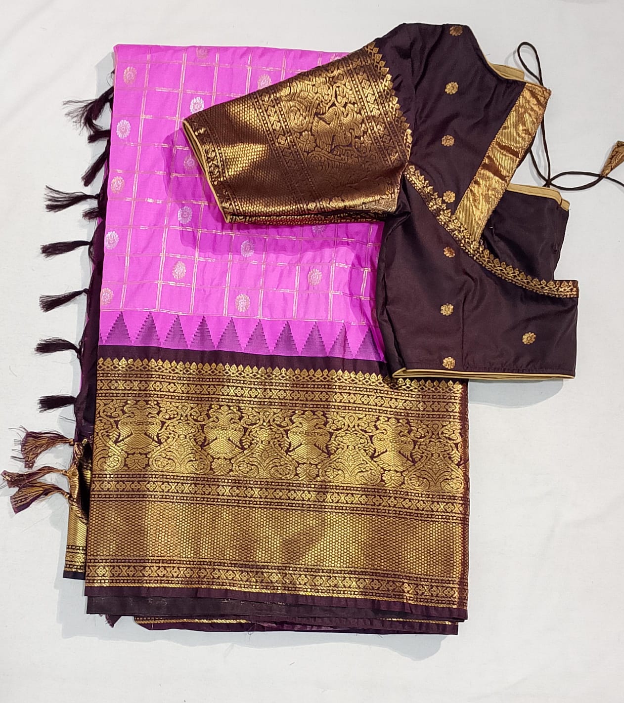 N136: Ready To Ship Beautiful Saree With Stitched Blouse