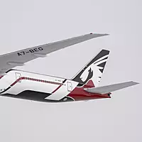 Qatar Airways 777-300ER A7-BEG (New Formula 1 livery, Luxurious packaging with stand)