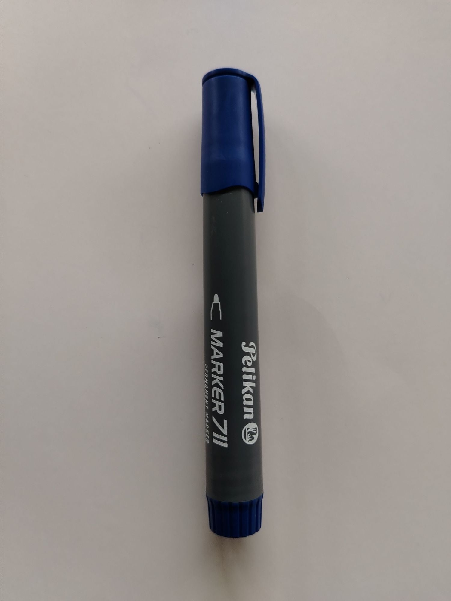 MARCADOR PERMANENTE PELIKAN 711 AZUL DESECHABLE PTA BALA
