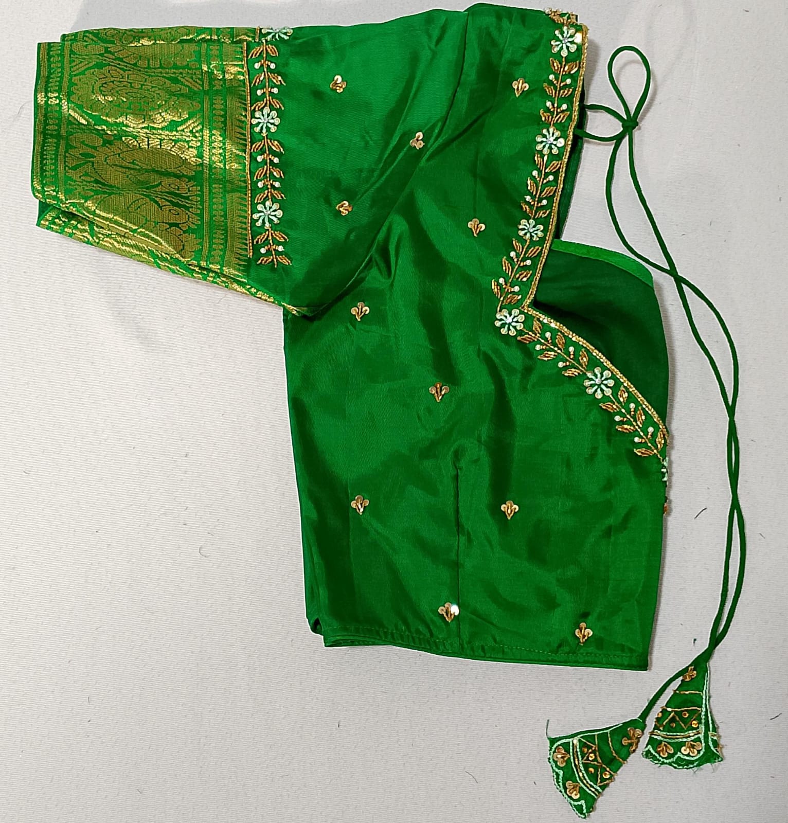 N392: Ready To Ship Beautiful Pure Kanchipattu Saree With Stitched Maggam Work Blouse N392: Ready To Ship Beautiful Pure Kanchipattu Saree With Stitched Maggam Work Blouse