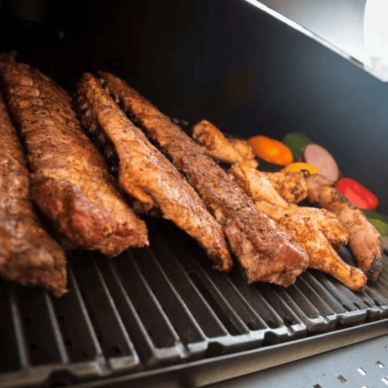 Broil King Regal™ Charcoal Grill 400