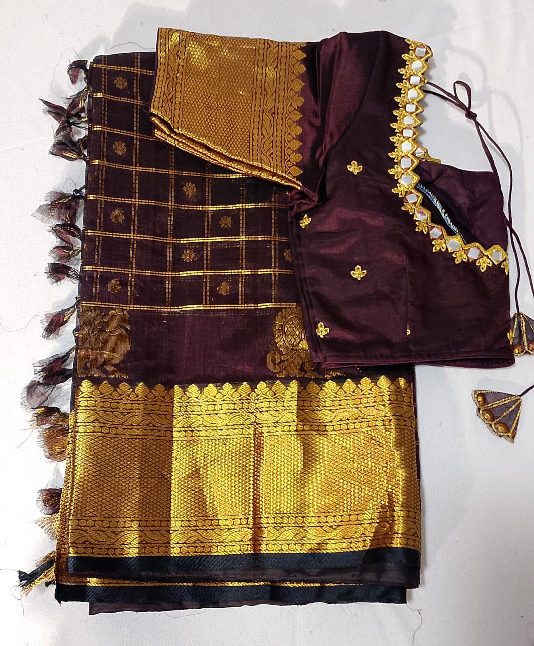 N450: Ready To Ship Beautiful Saree With Stitched Blouse