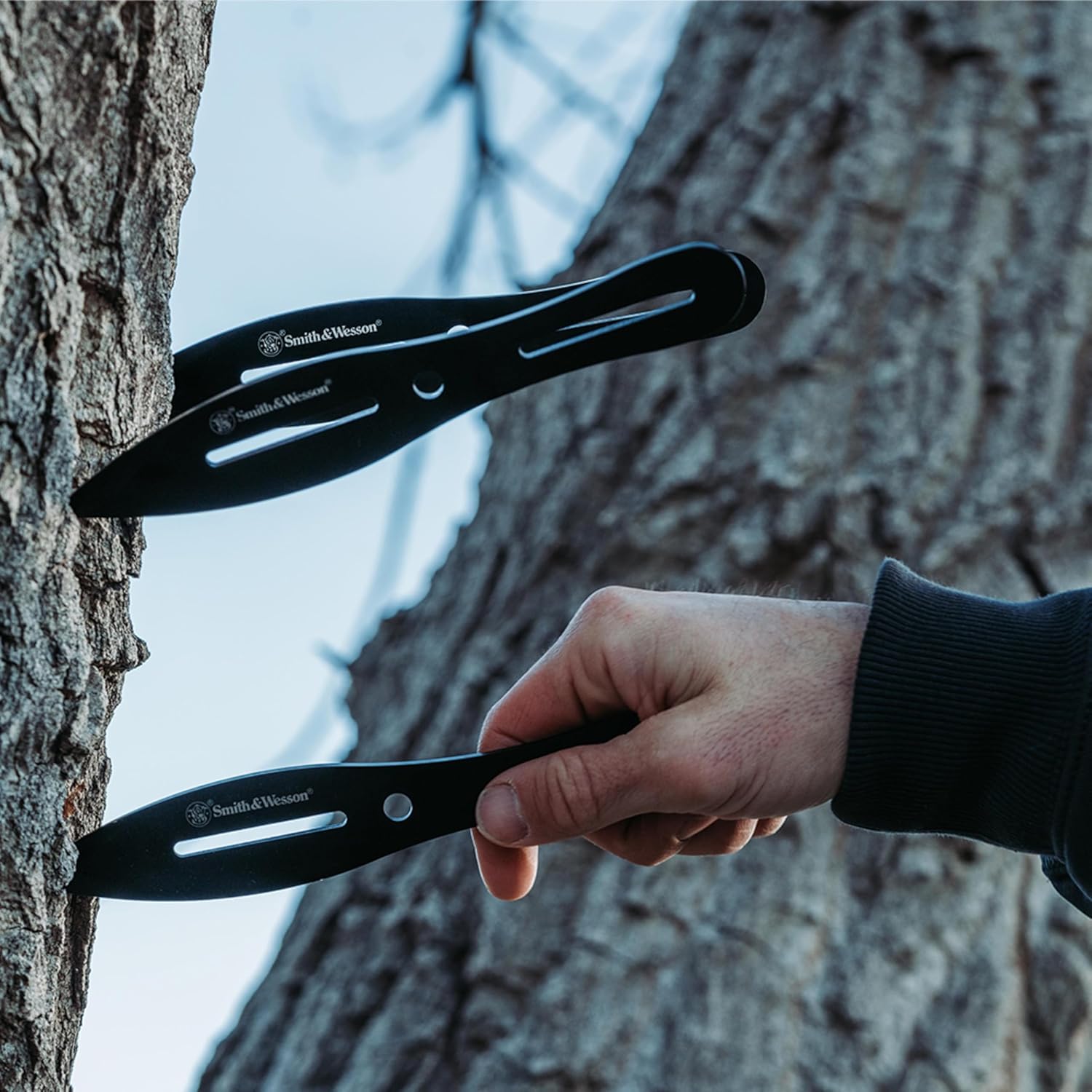 Smith & Wesson Bullseye Throwing Products with Full Tang Stainless Steel Design and Protective Nylon Sheaths for Recreation