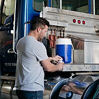 Igloo 2 Gallon Portable Sports Cooler Water Beverage Dispenser, Insulated Cooler Dispenser, Majestic Blue