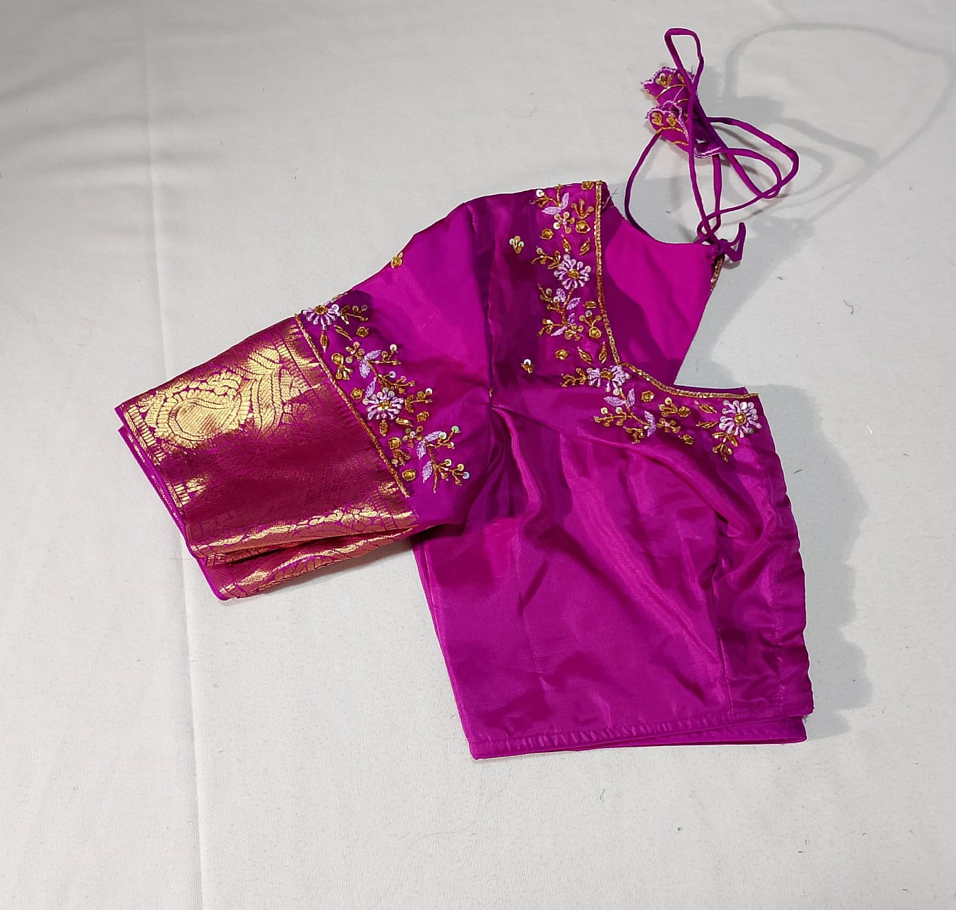 N762:Ready To Ship Beautiful Pure Kanchipattu Saree With Stitched Maggam Work Blouse N762:Ready To Ship Beautiful Pure Kanchipattu Saree With Stitched Maggam Work Blouse