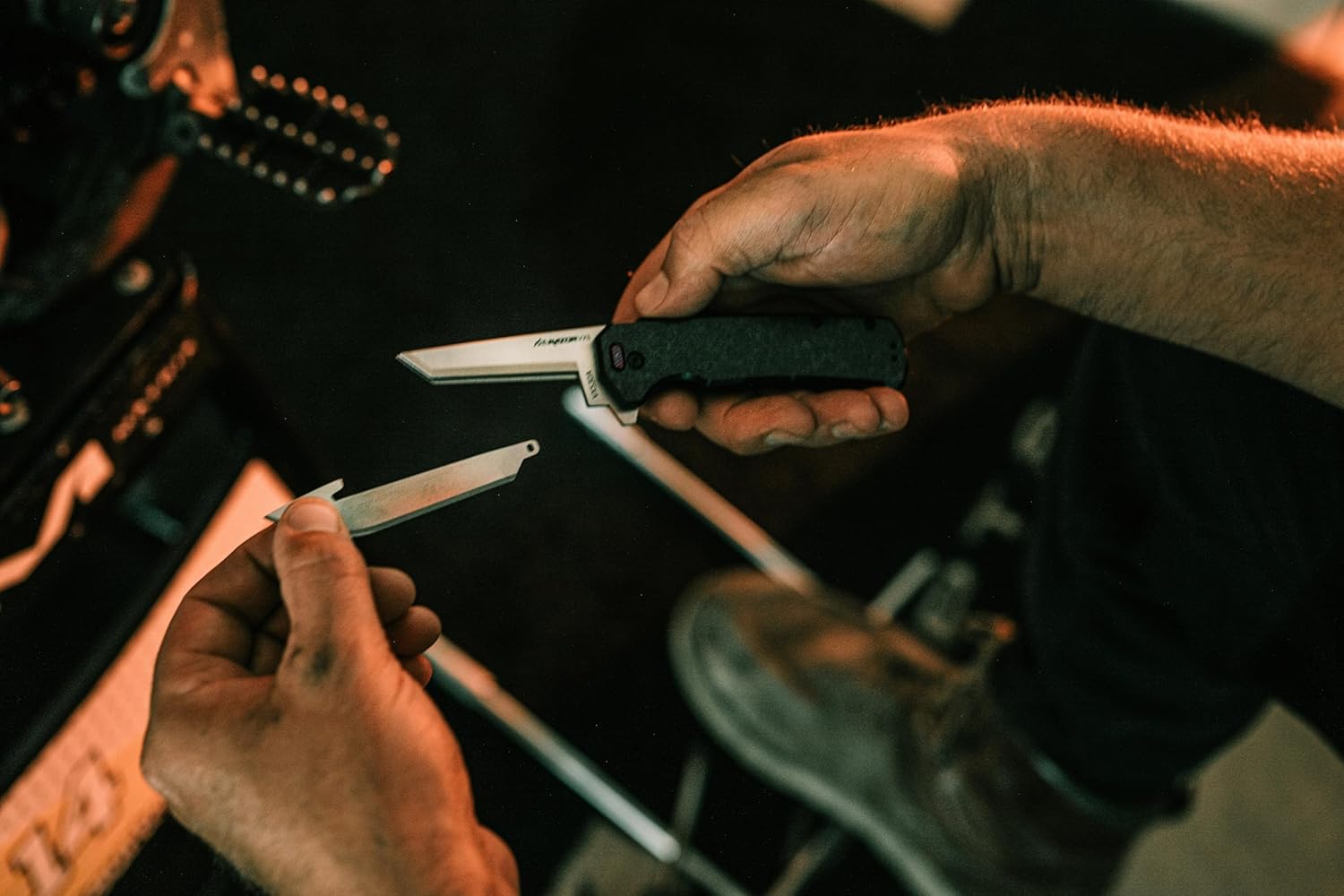 OUTDOOR EDGE Razor VX5 | Replaceable Blade EDC Folding Pocket Knife | 3" Blade, Ceramic Ball Bearings, Carbon Fiber Handle