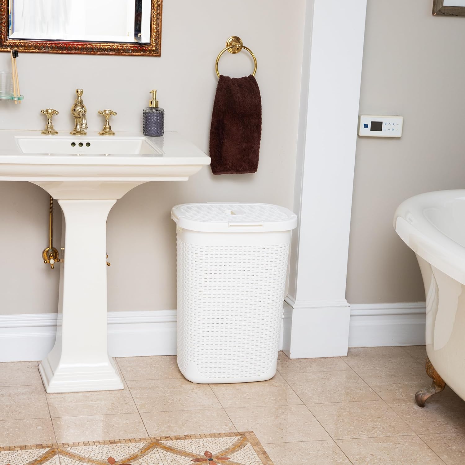 Mind Reader 60L Slim Laundry Hamper with Lid, Wicker-Style Plastic