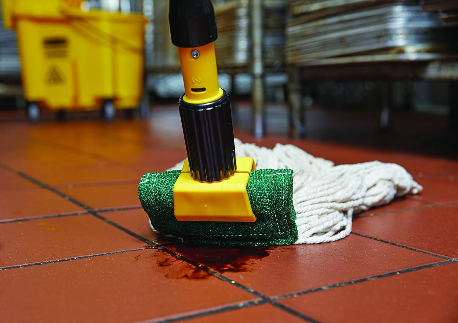 Rubbermaid Commercial Products Gripper 60" Wood Wet Mop Handle, Natural, for Professional/Industrial Floor Cleaning