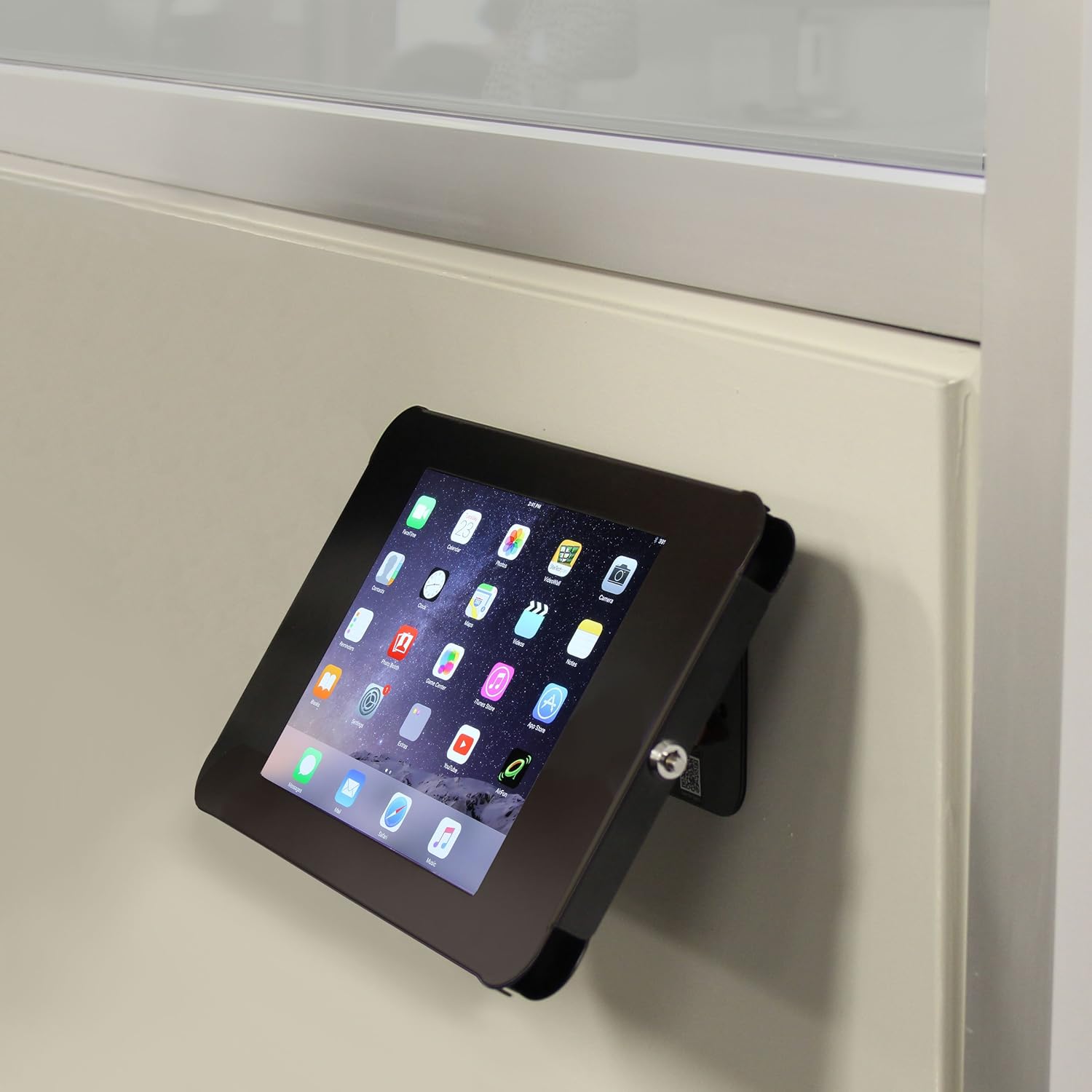 StarTech.com Secure Tablet Enclosure Stand- Lockable Anti Theft Steel Desk or Wall Mount for 9.7" iPad/Tablet