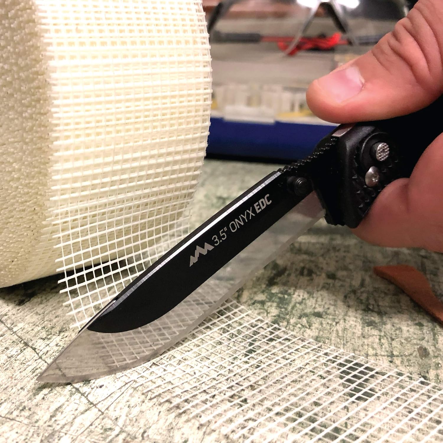 OUTDOOR EDGE Onyx EDC Folding Pocket Knife — Replaceable Blade System, Lockback and Pocket Clip