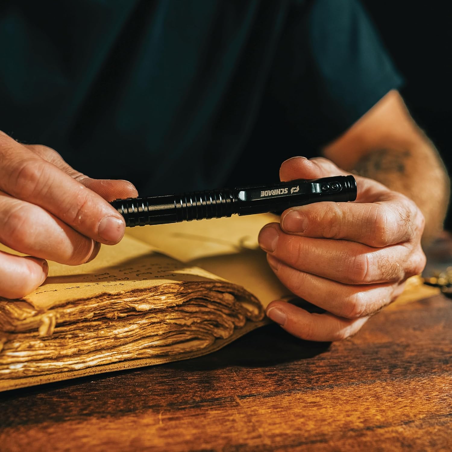 Schrade Delta Class Reckon Ultimate Pen with Refillable, Screw-off Design and Tactical Build for Outdoor Survival