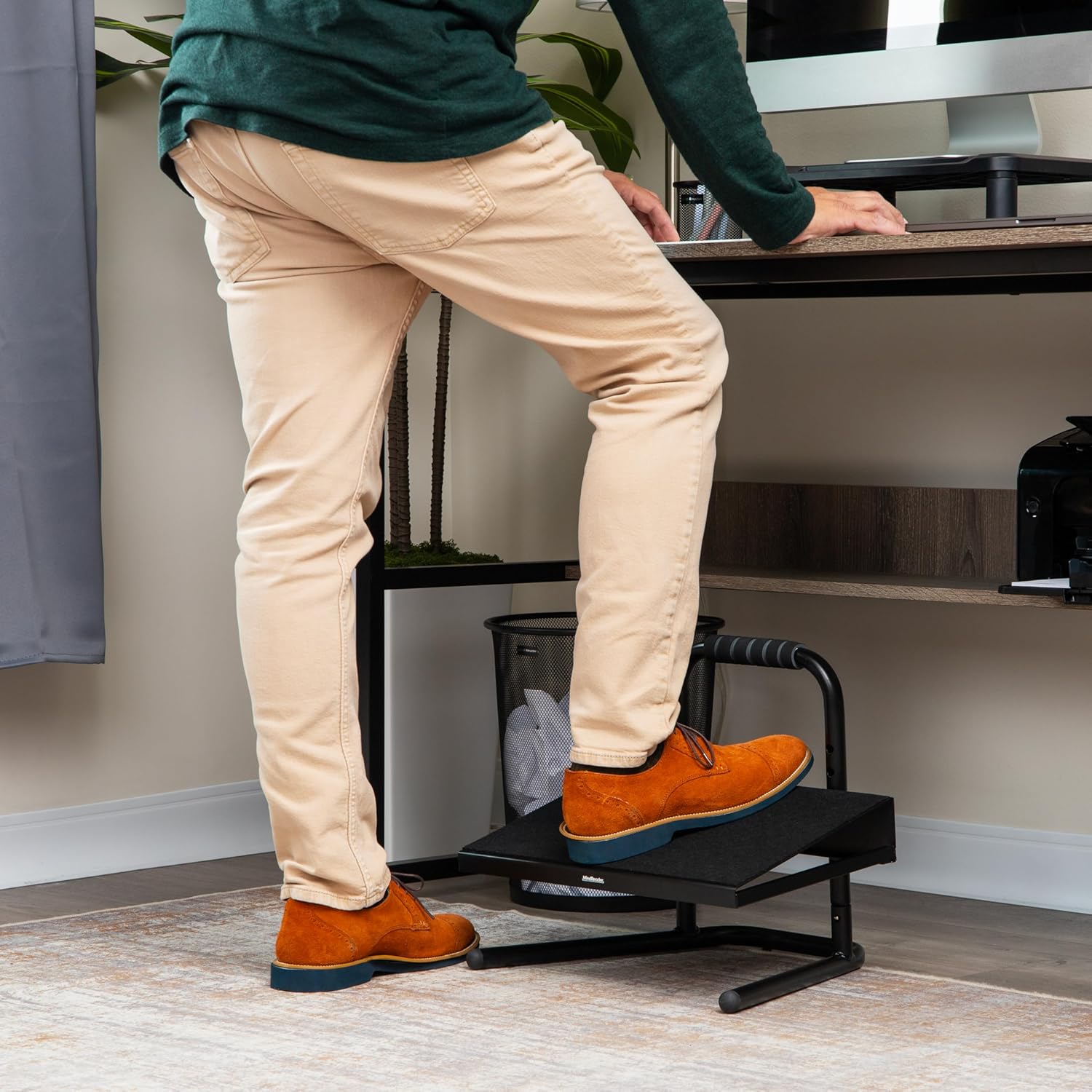 MIND READER Adjustable Ergonomic Foot Rest