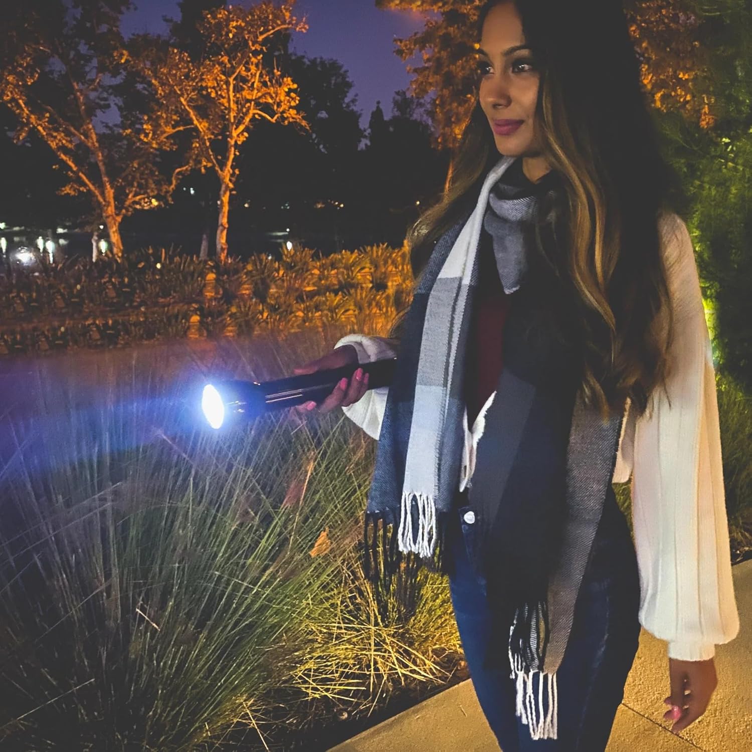 MagLite ML300L 4D LED Flashlight – 1002 Lumens, Long Runtime, Adjustable Beam, Water-Resistant, Aluminum Body – Black